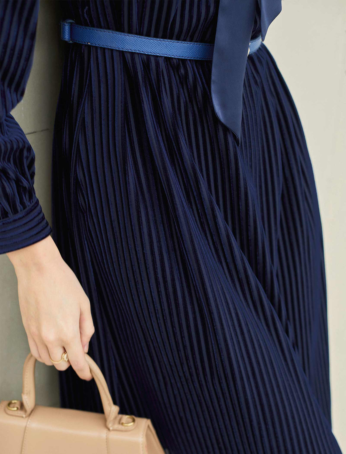 Navy Blue Tie Neck Pleated Midi Dress