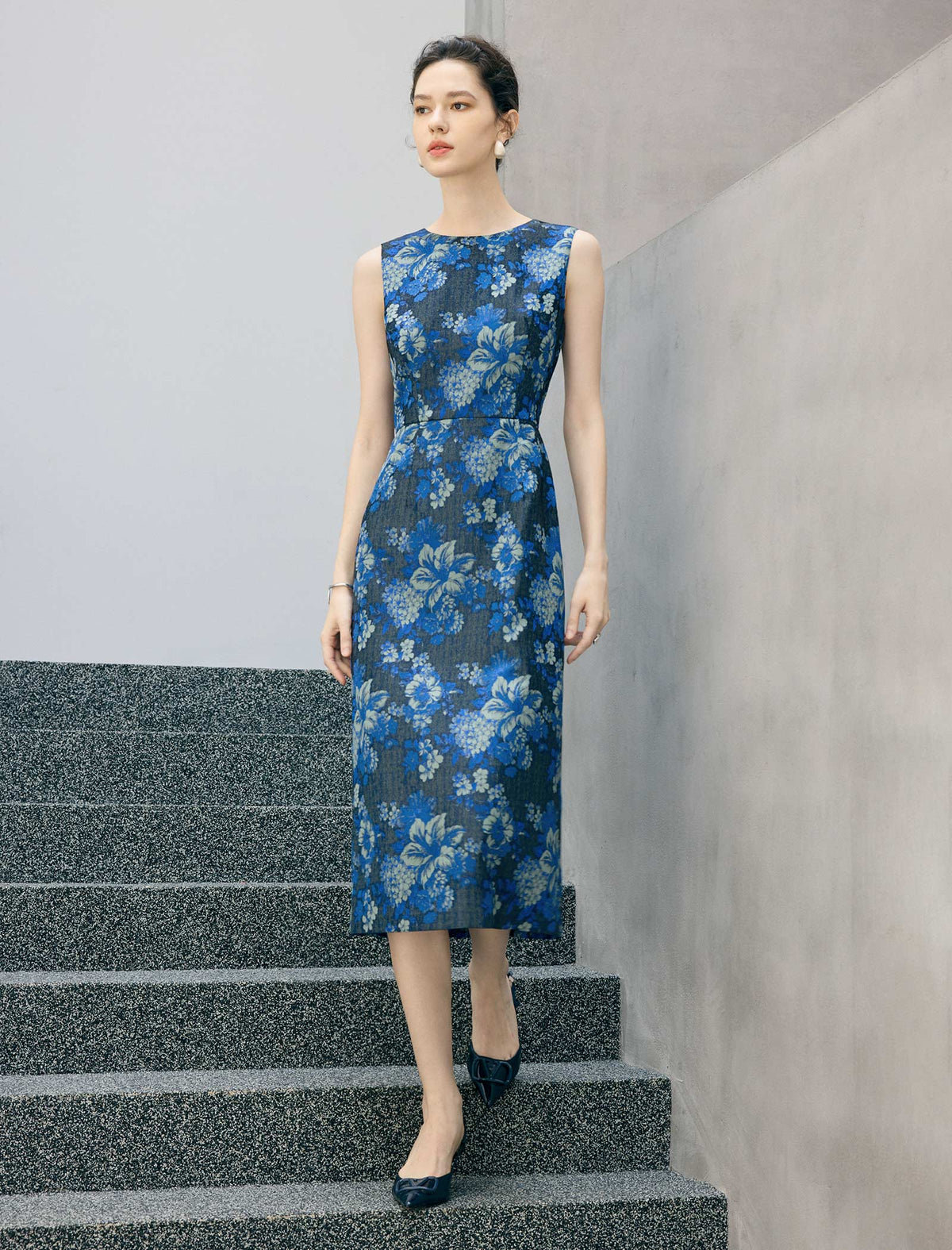 Blue Floral Sleeveless Knee-Length Sheath Dress