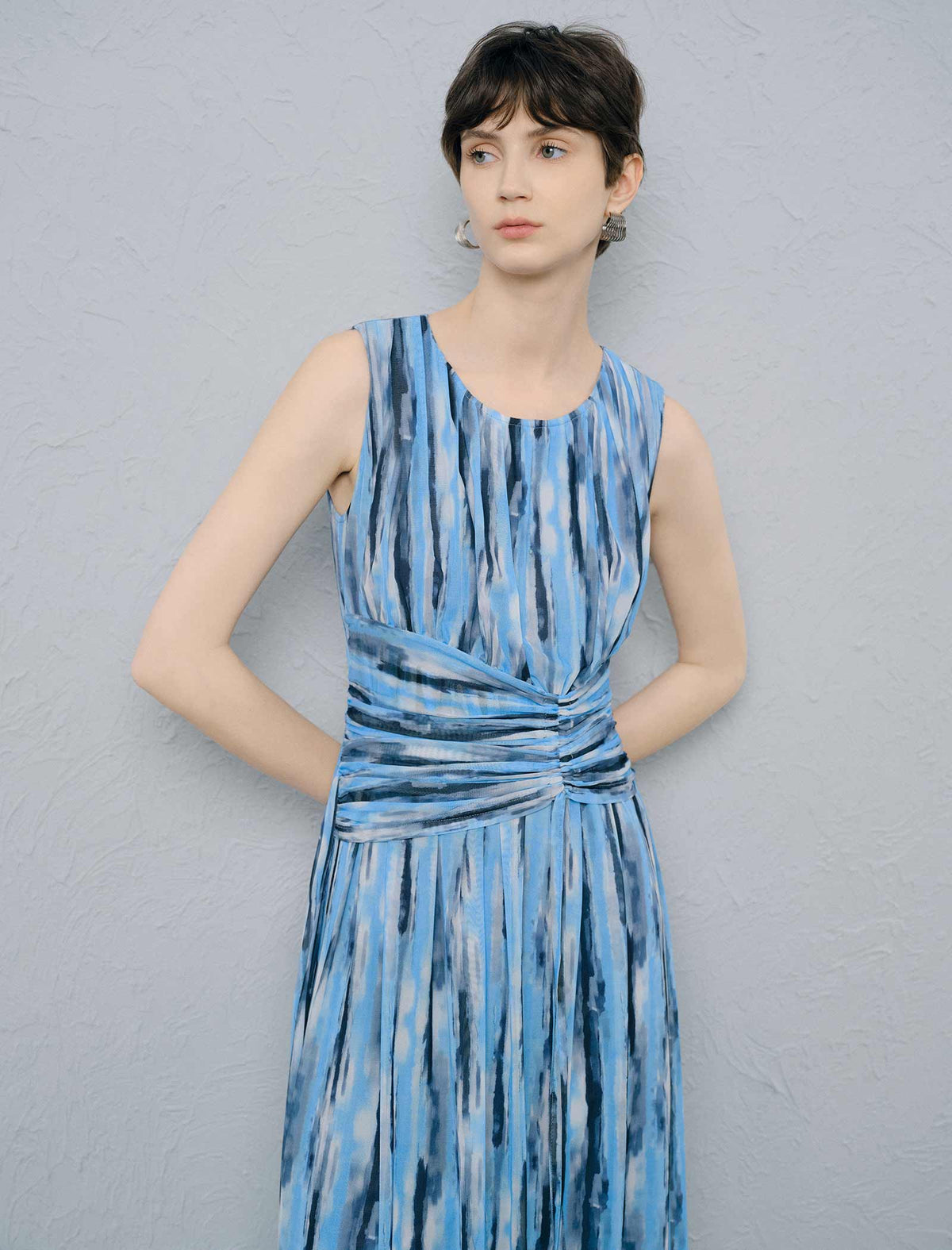 Blue Abstract Print Sleeveless Ruched Waist Midi Dress