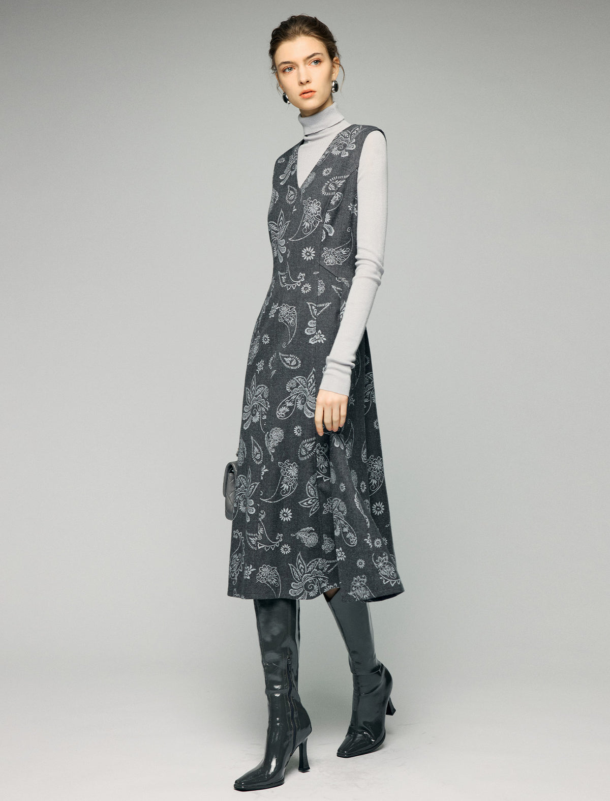 Paisley Print V-Neck Sleeveless Fitted A-Line Midi Dress