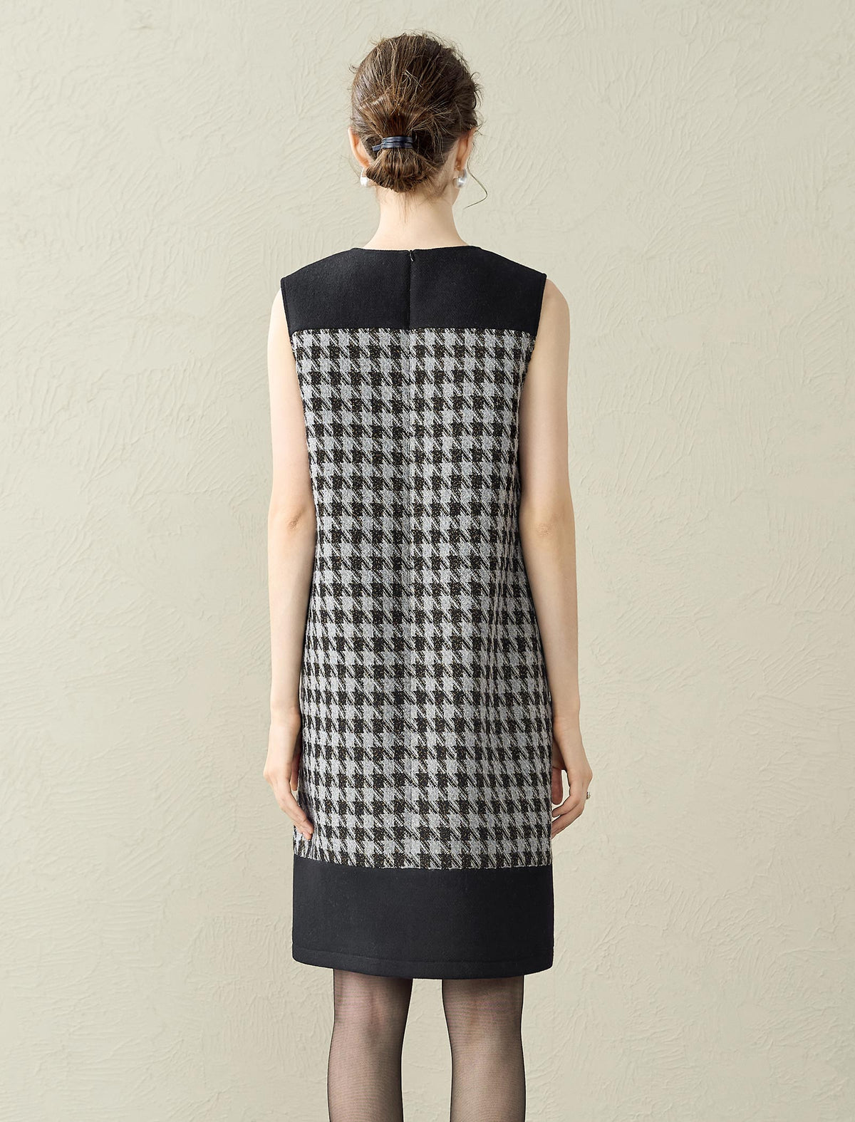 Houndstooth Wool-Blend Sleeveless Shift Dress
