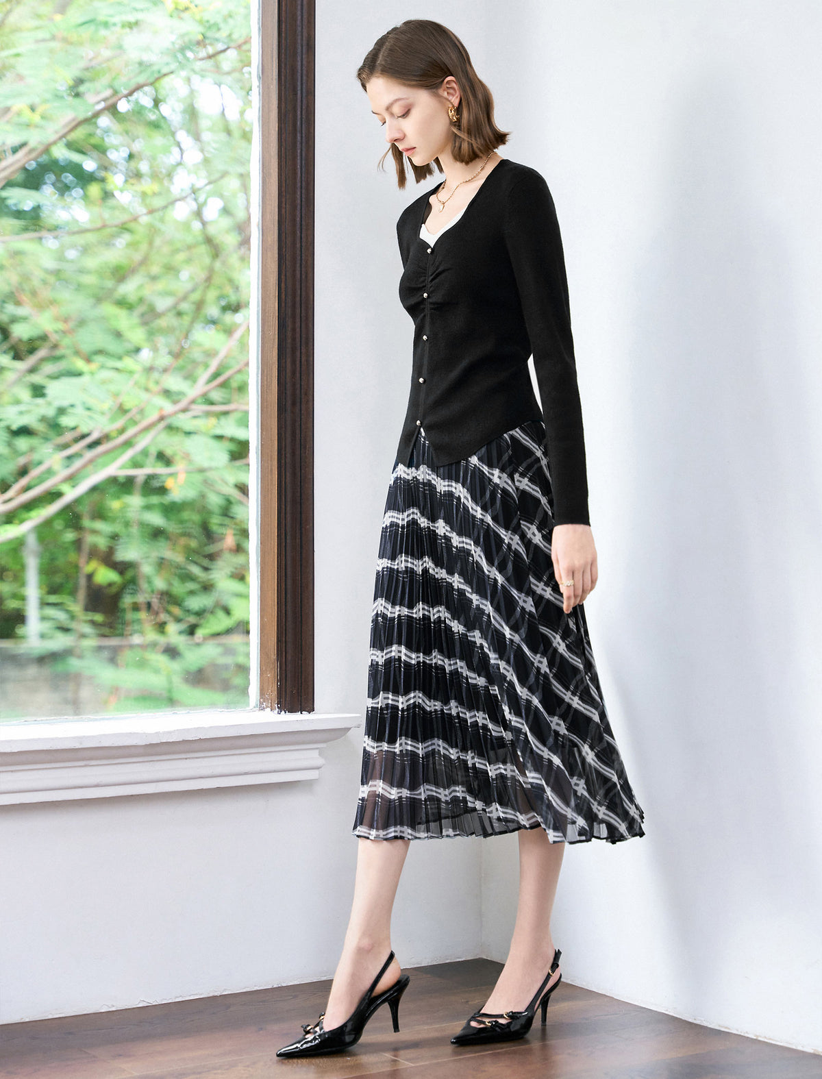 Black Scalloped-Neck Long-Sleeve Button-Front Knit Top