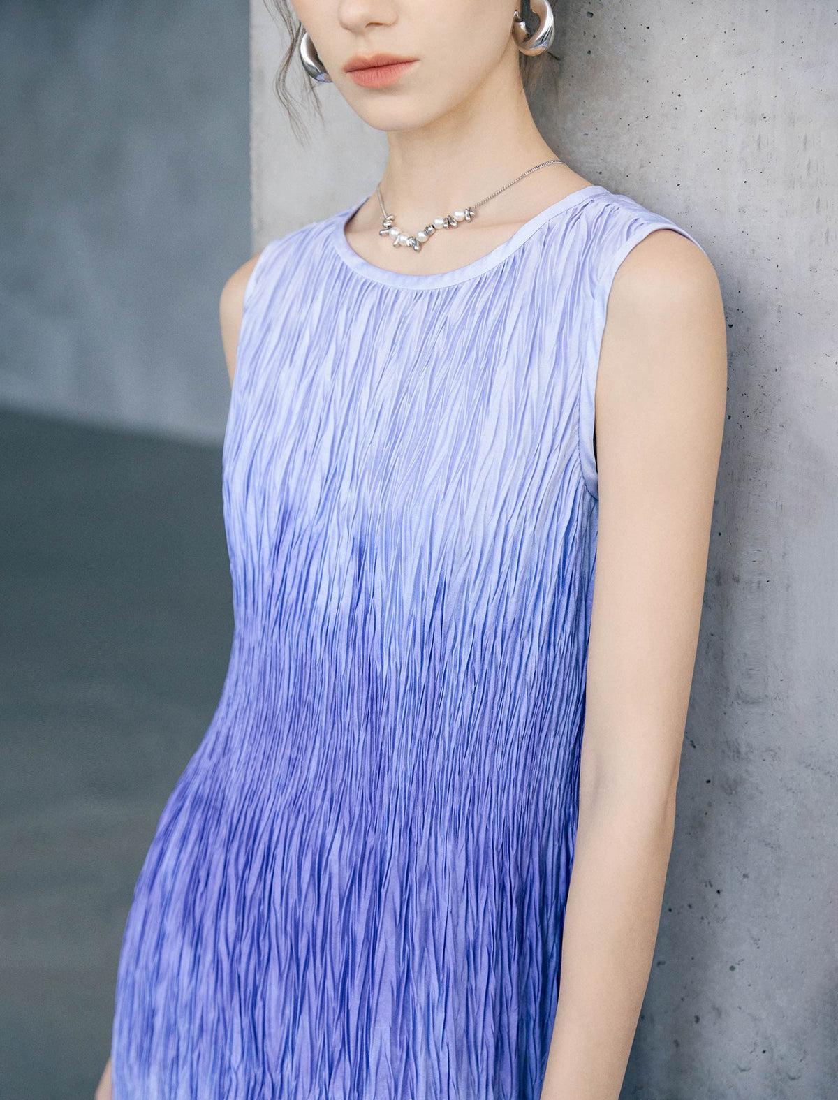 Ombre Crinkle Pleat Sleeveless Midi Dress