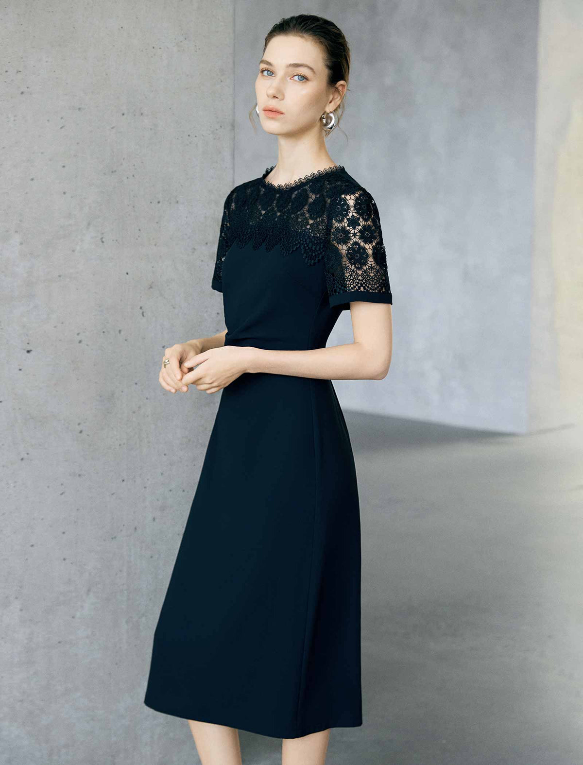 Black Lace Yoke Short Sleeve Waist Ruched Midi Sheath Dress