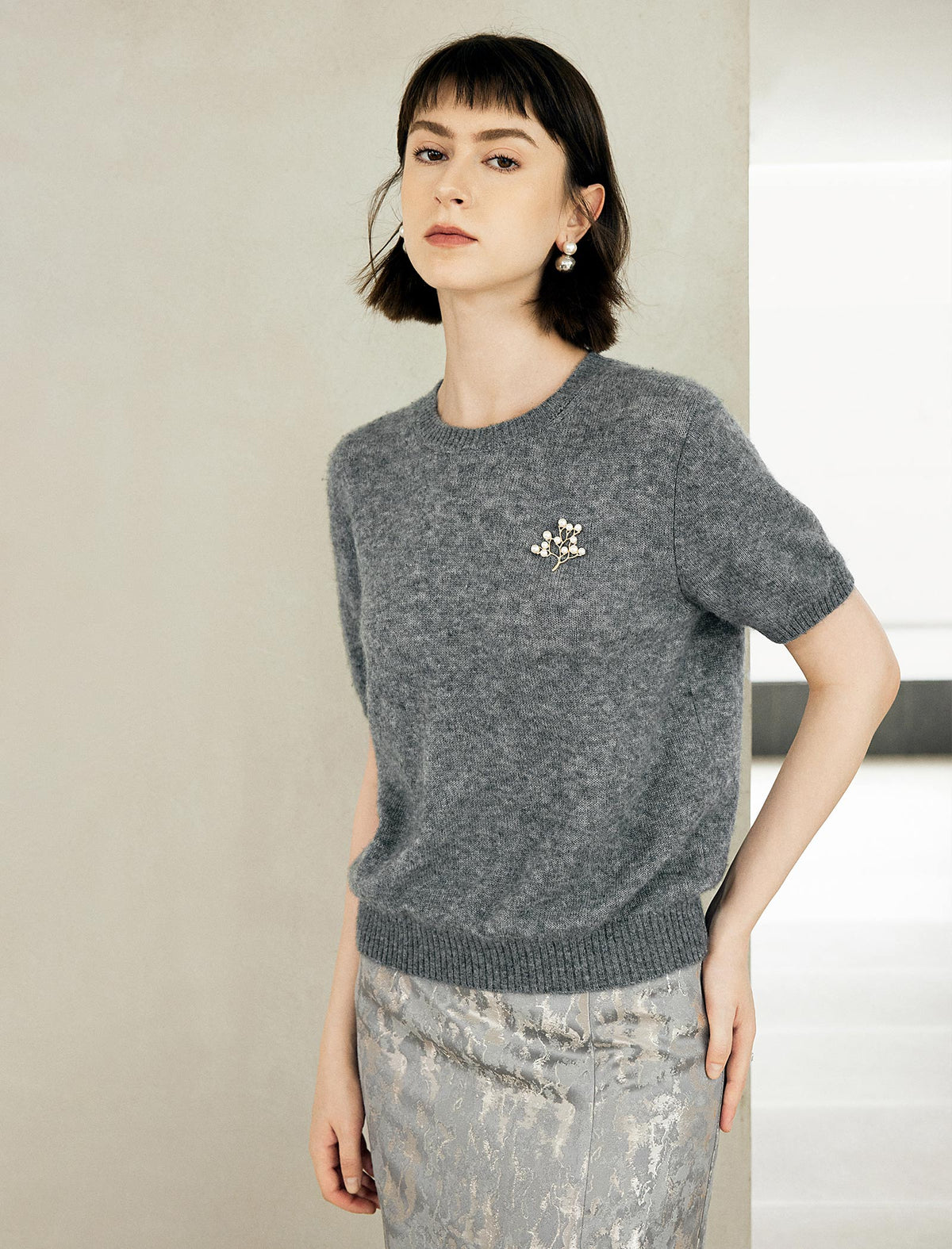 Wool Blend Pearl Brooch Short Sleeve Sweater