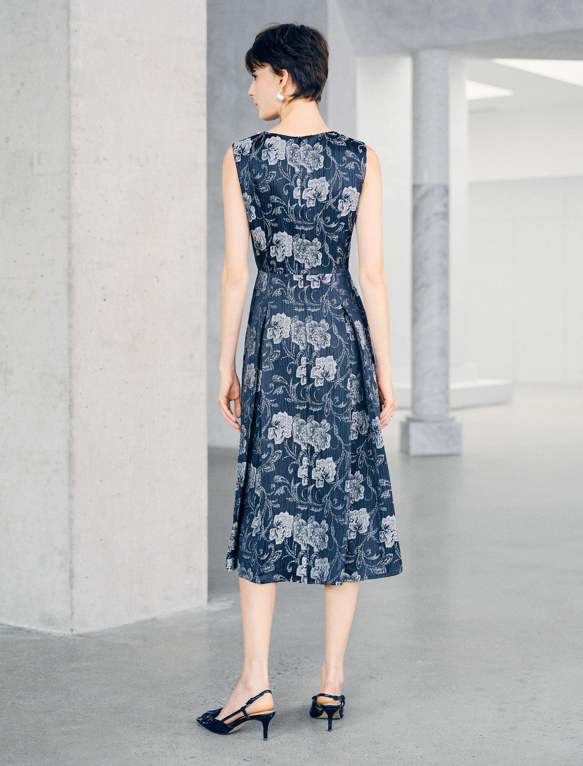 Navy Floral Pearl Trim Round Neck Sleeveless Dress