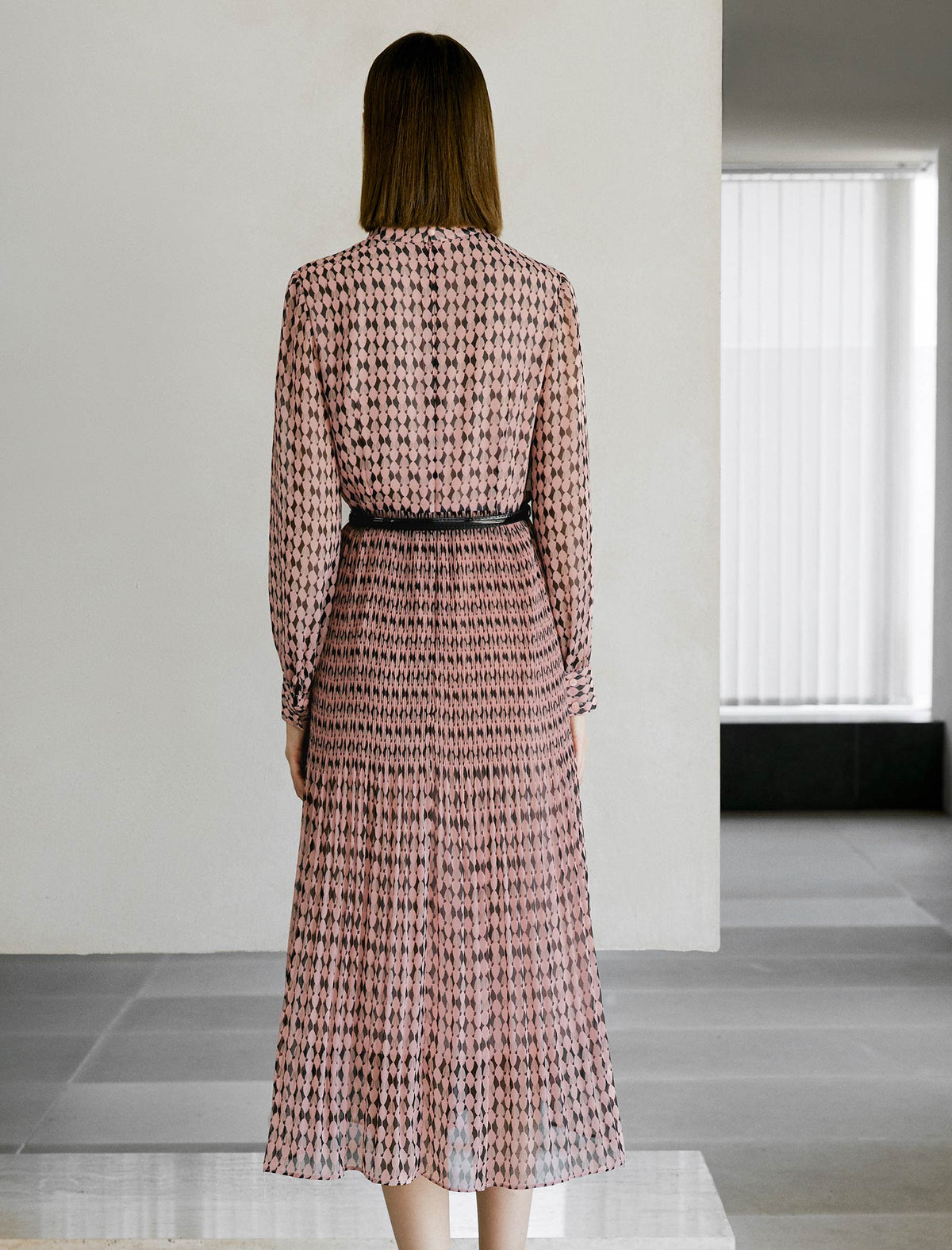 Geometric Print Ruffled Neckline Midi Dress