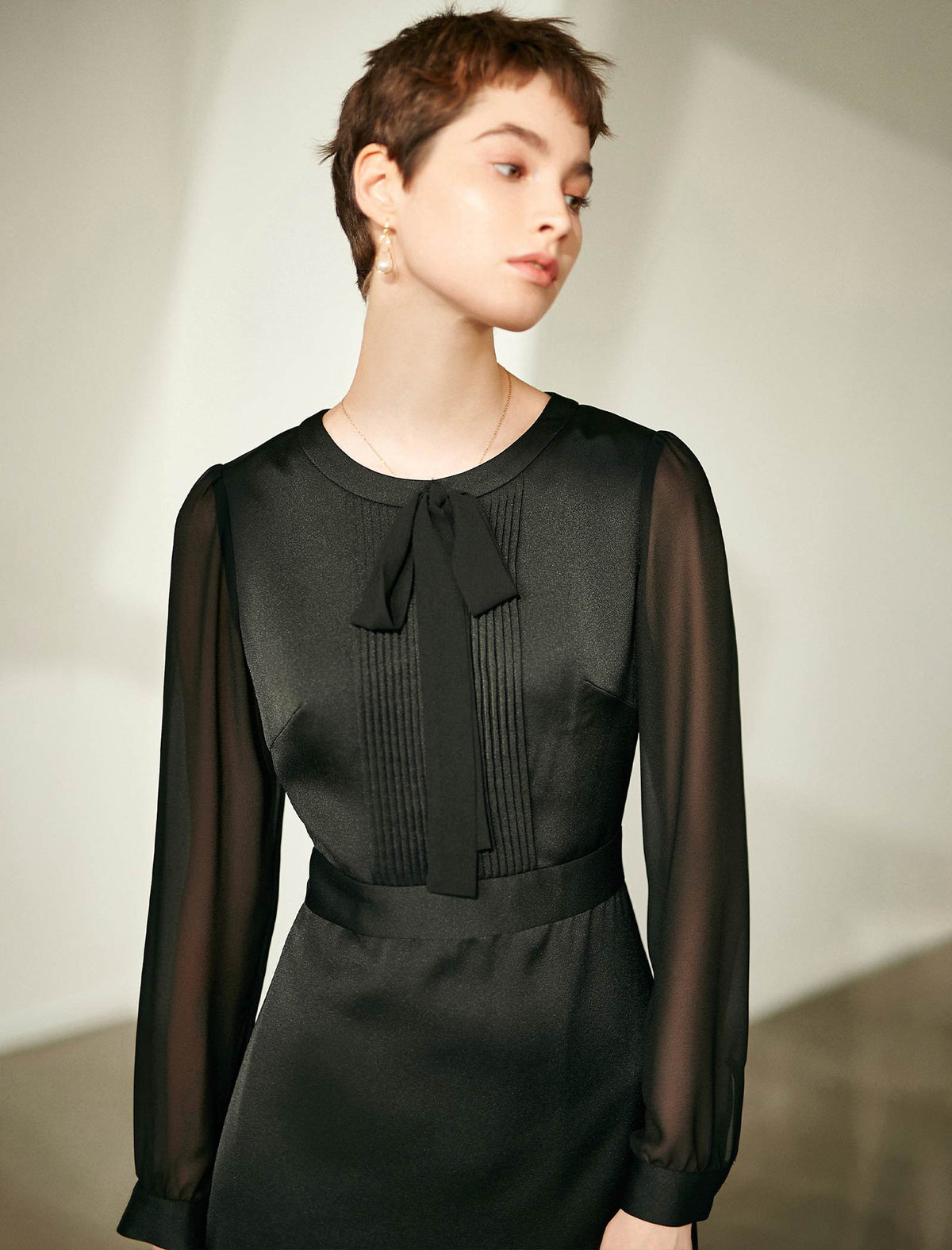 Bow Pleated Detail Midi Dress