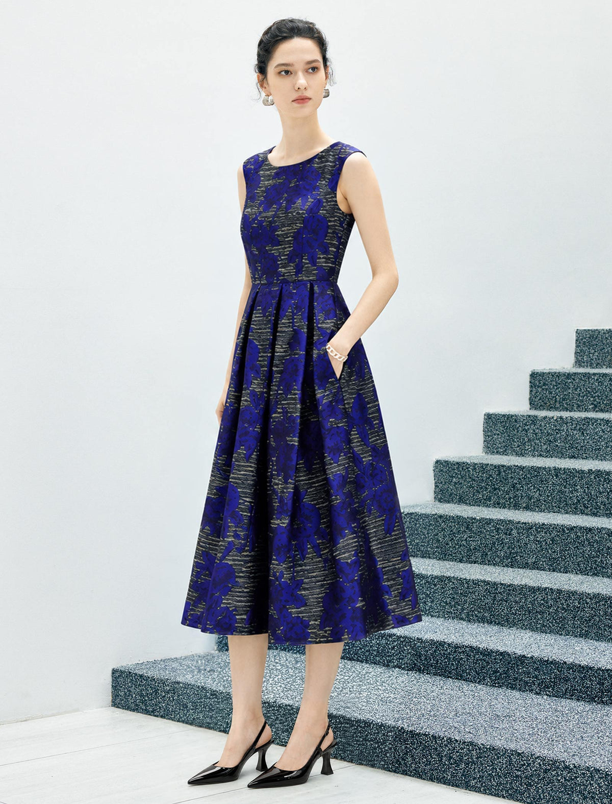 Floral Print Crewneck Sleeveless Fitted Midi Dress