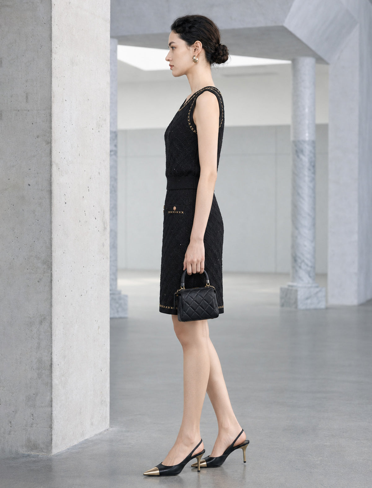 Chain-Trimmed Pocket in a Blended Fabric Knit Skirt