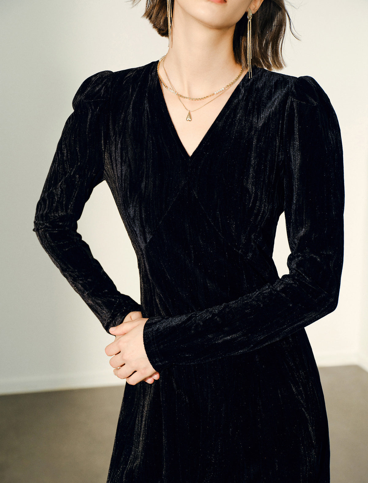 Black Velvet V-Neck Long Sleeve Maxi Dress