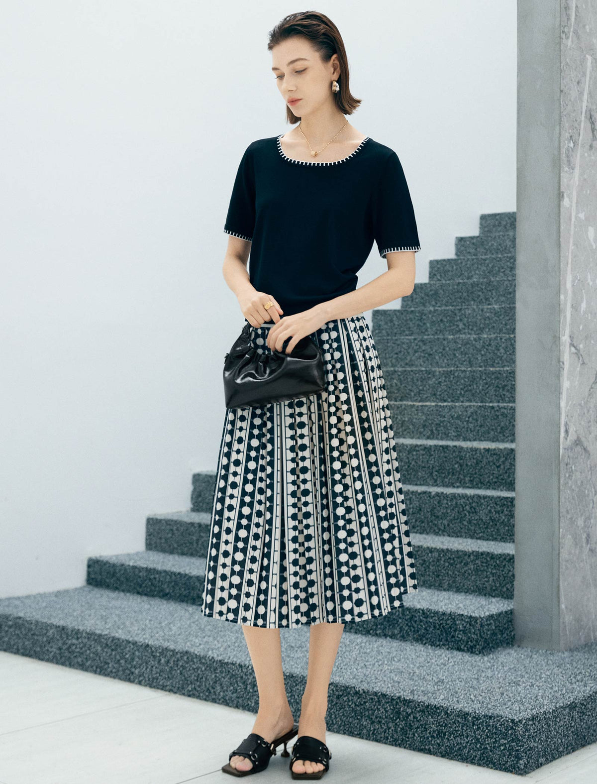 Black Contrast Trim Short Sleeve Knit Top
