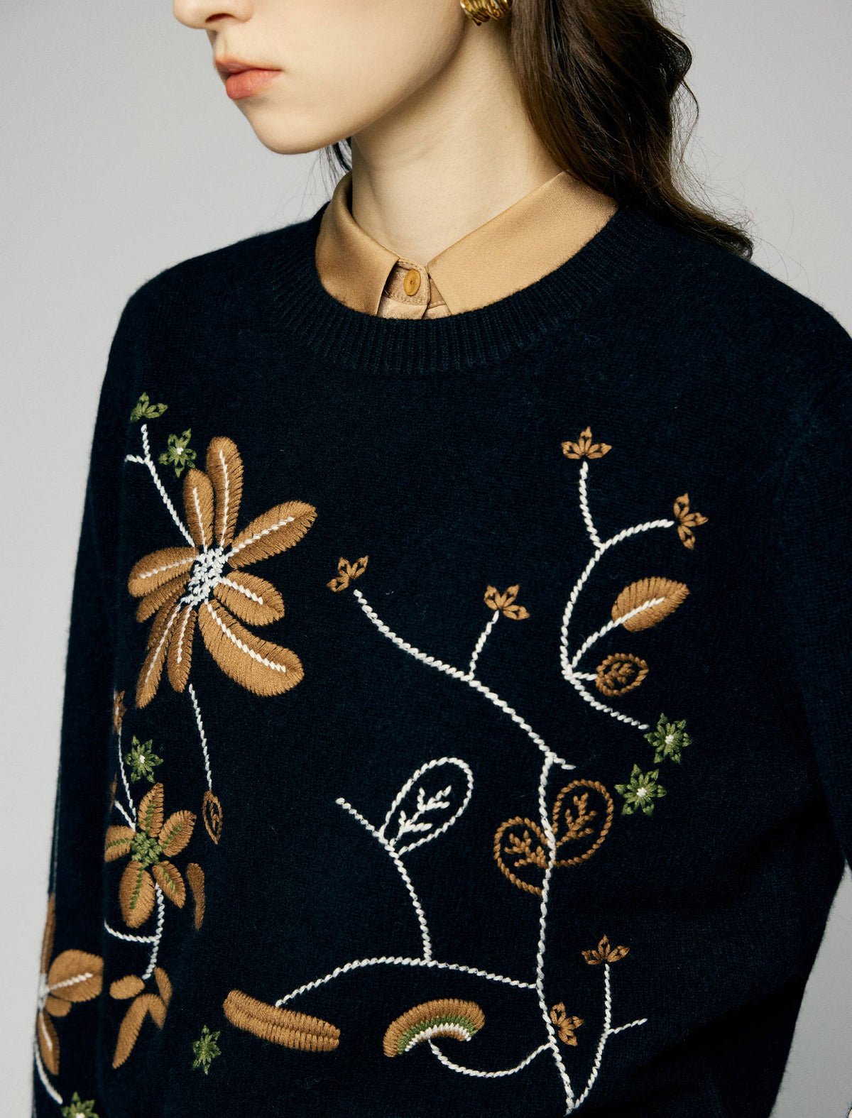 100% Wool Embroidered Floral Crewneck Relaxed Sweater