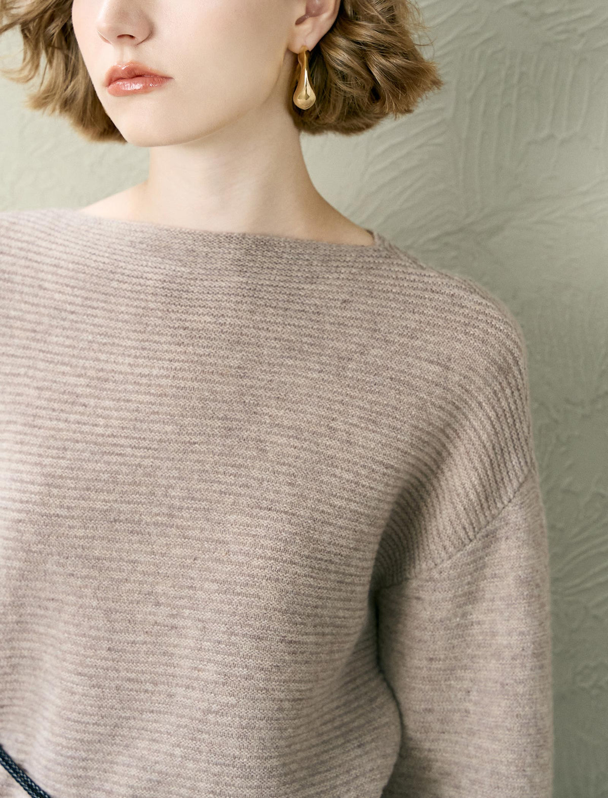 100% Wool Asymmetric Hem Rib Knit Sweater