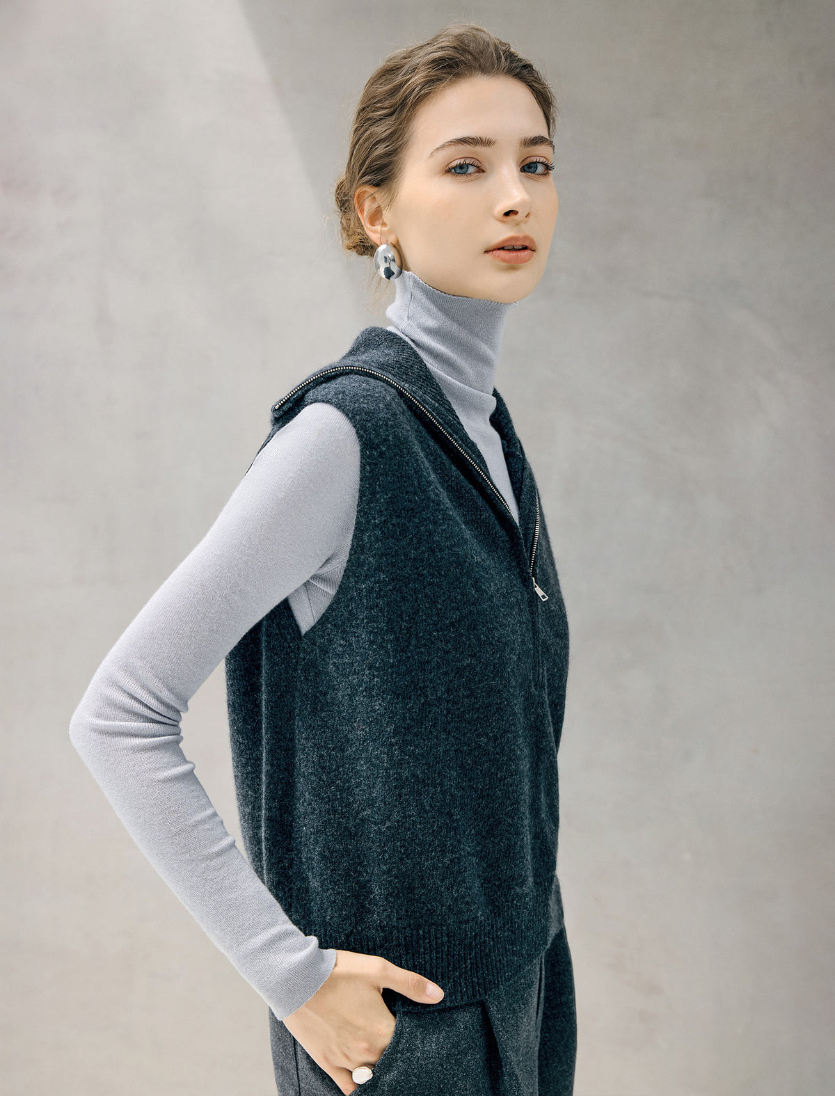 Wool Blend Half-Zip Collared Straight Knit Vest