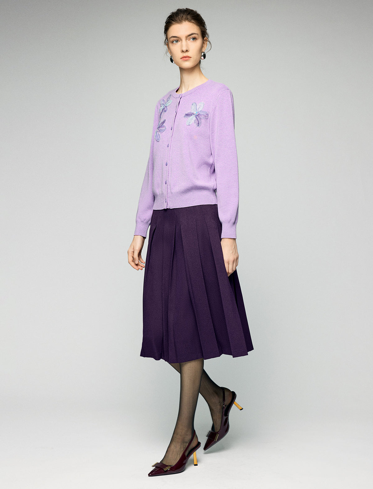 Floral Embroidered Crew Neck Knit Cardigan