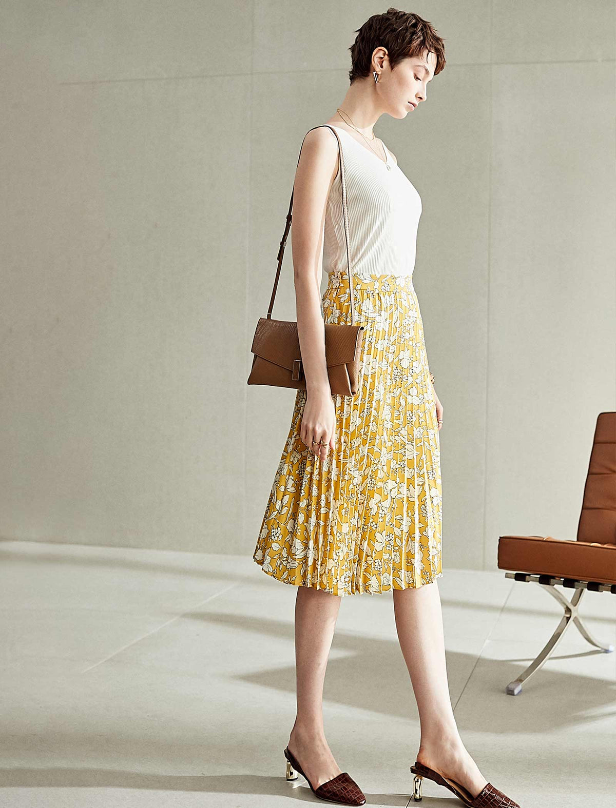 White Ribbed V-Neck Sleeveless Knit Tank Top