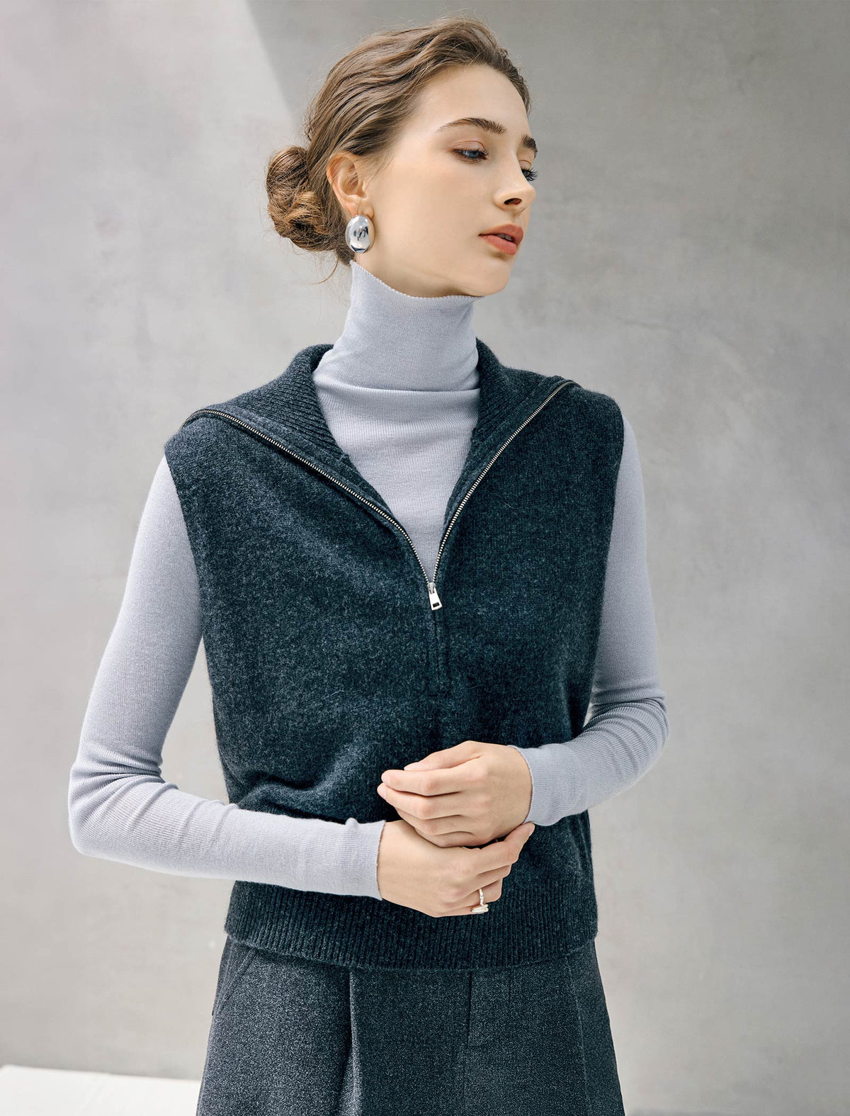 Wool Blend Half-Zip Collared Straight Knit Vest