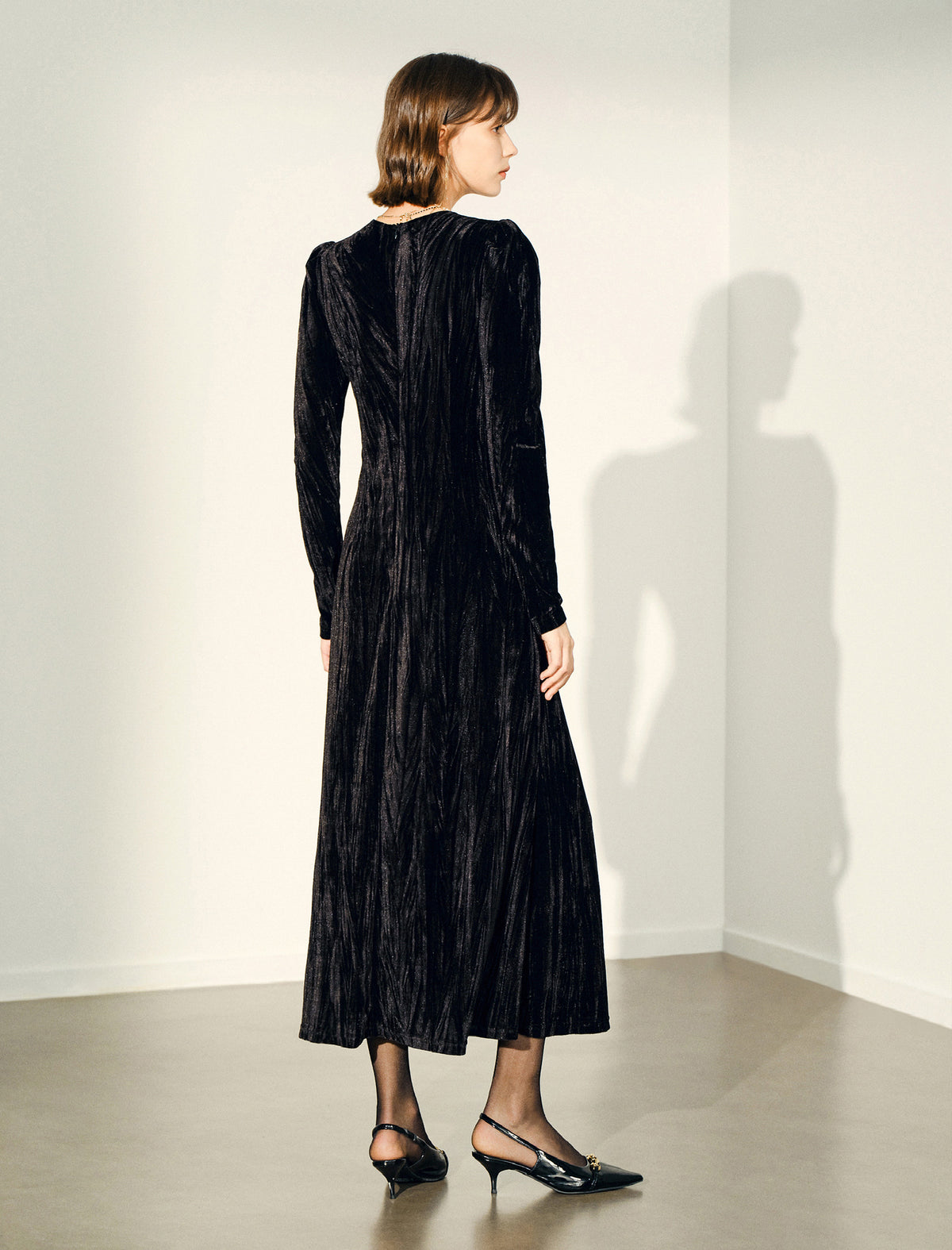 Black Velvet V-Neck Long Sleeve Maxi Dress