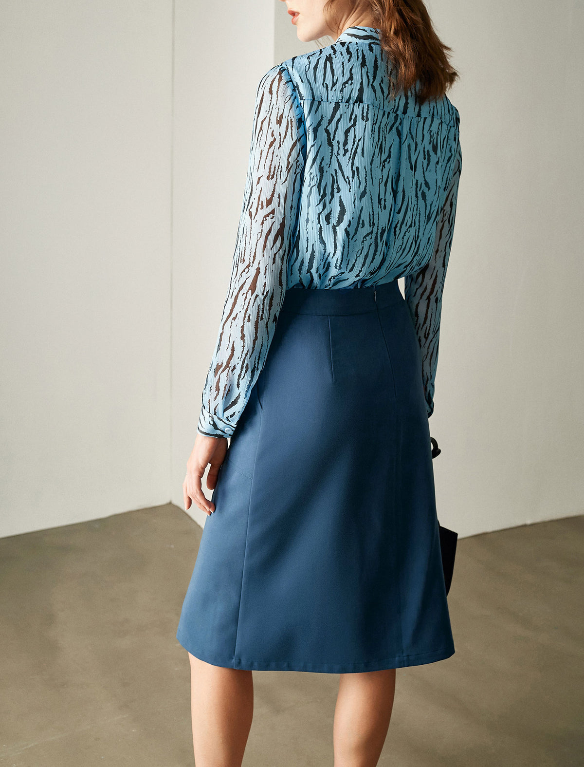 Front Slit Pocket Detail Midi Pencil Skirt