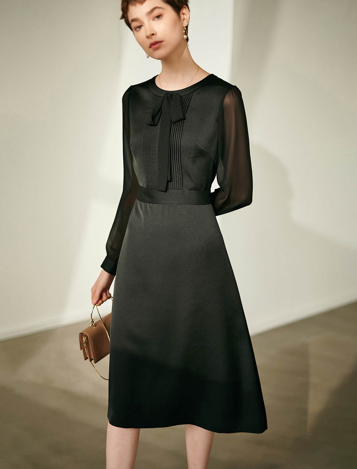 Bow Pleated Detail Midi Dress