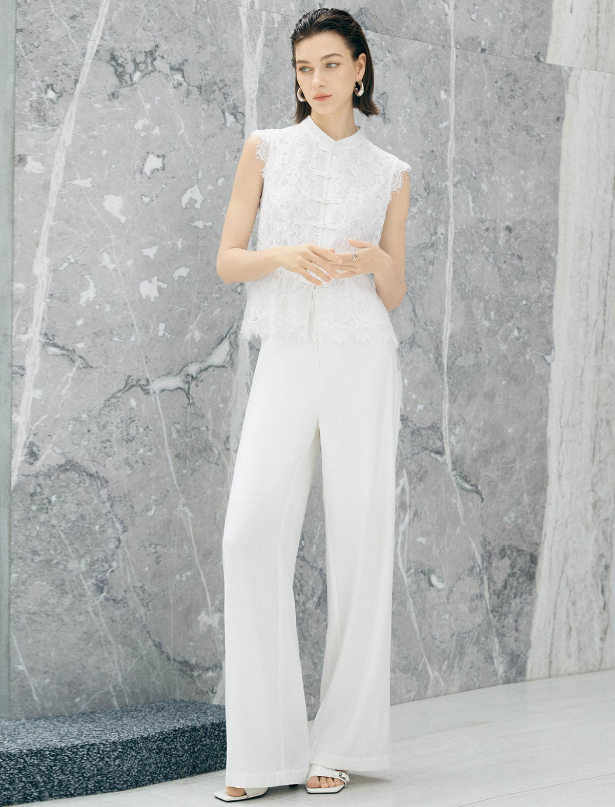 White Floral Lace Chinese Frog Button Sleeveless Vest Top