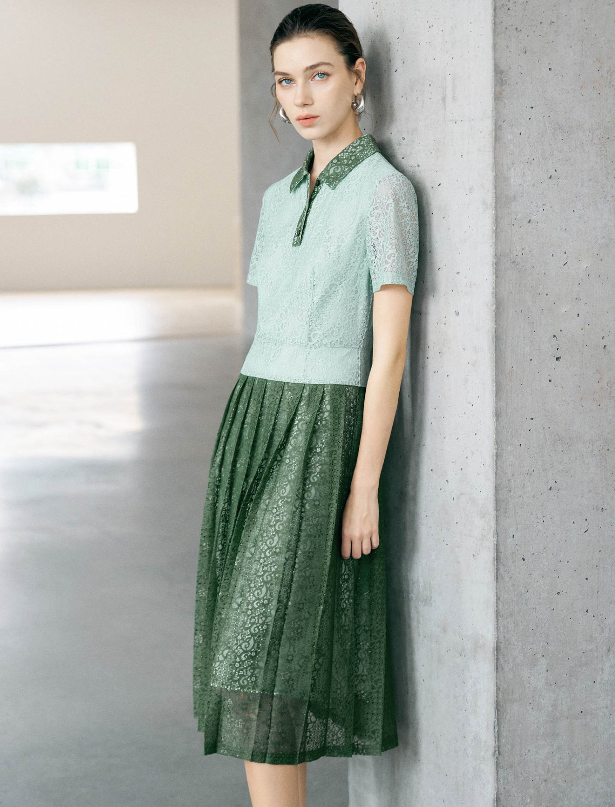 Two-Tone Green Lace Polo Collar Pleated Midi Dress
