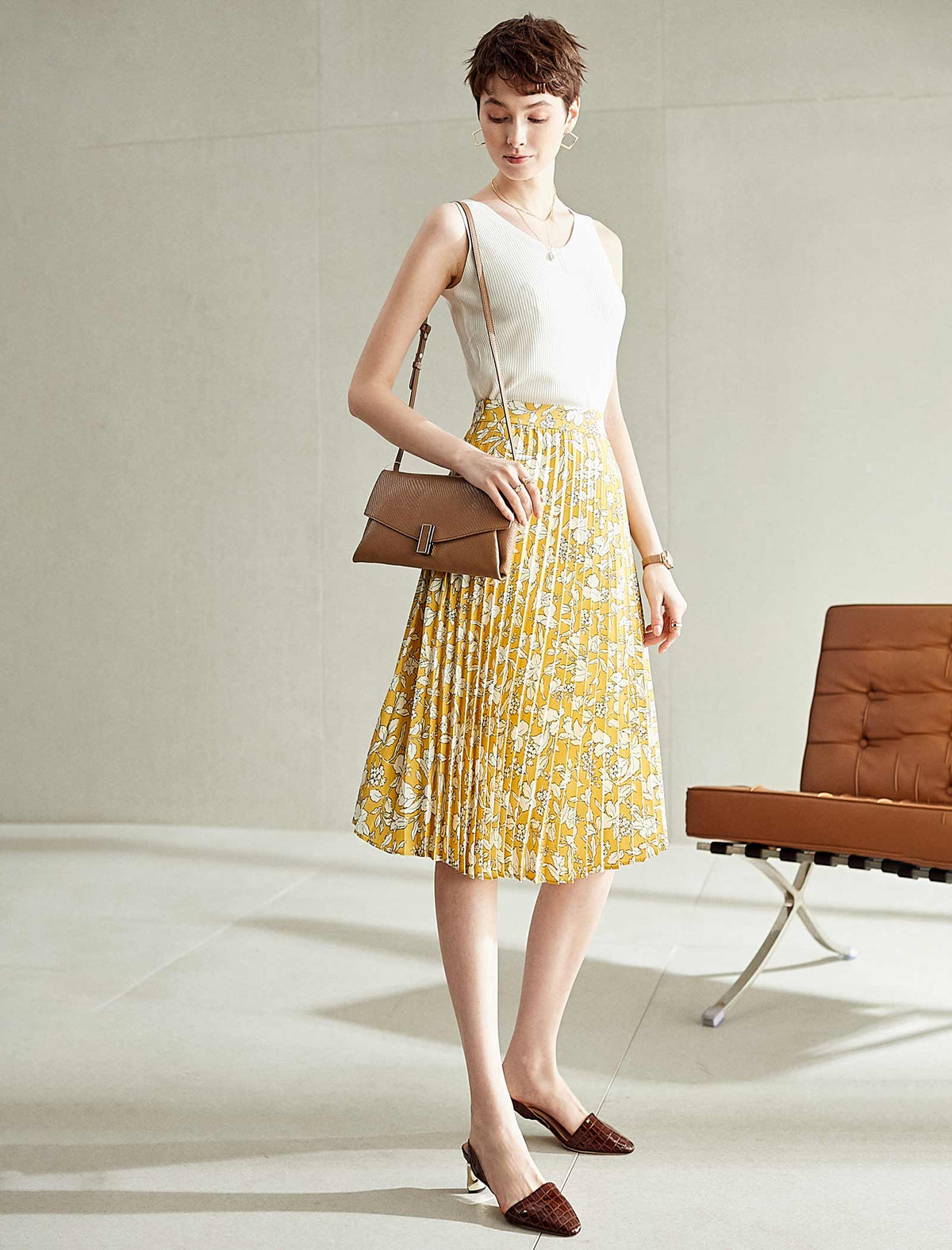 White Ribbed V-Neck Sleeveless Knit Tank Top