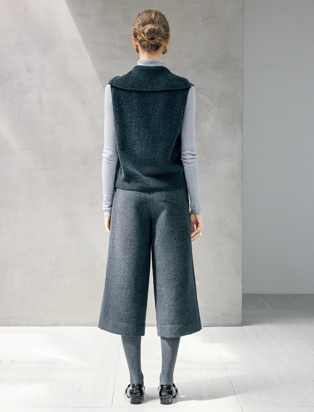 Wool Blend Half-Zip Collared Straight Knit Vest