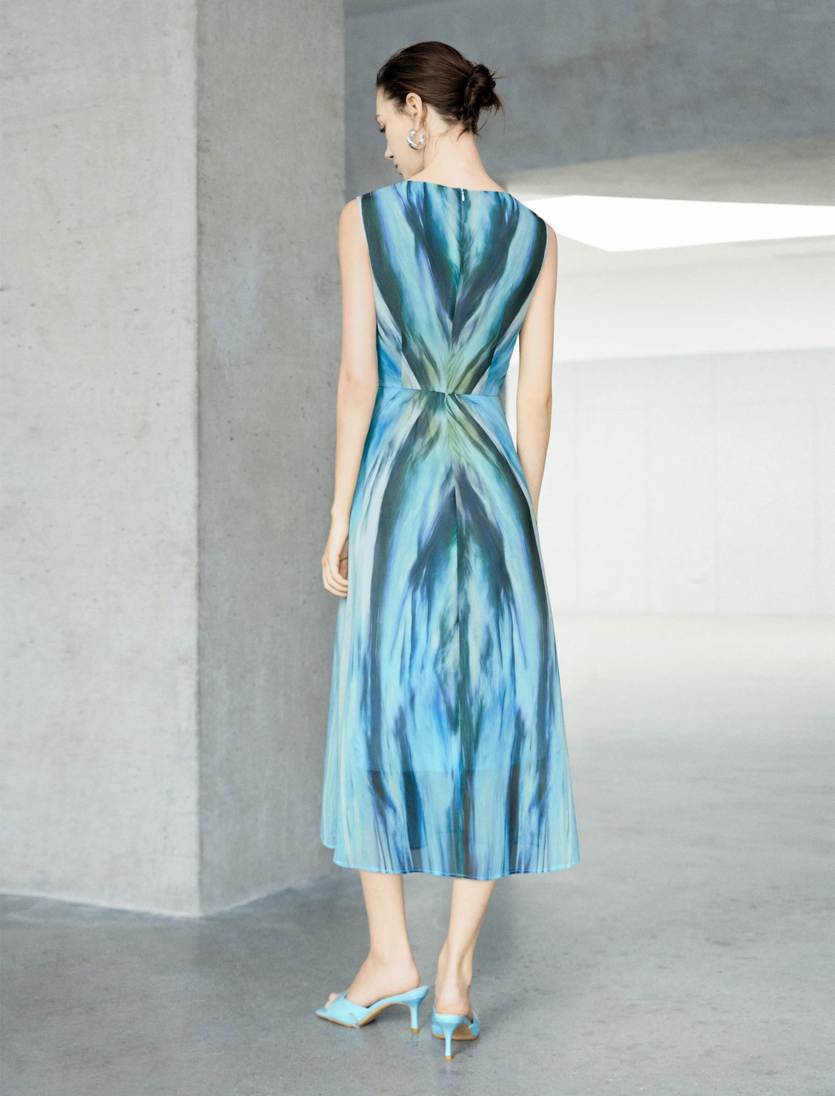 Watercolor Blue Twist Waist Sleeveless Midi Dress
