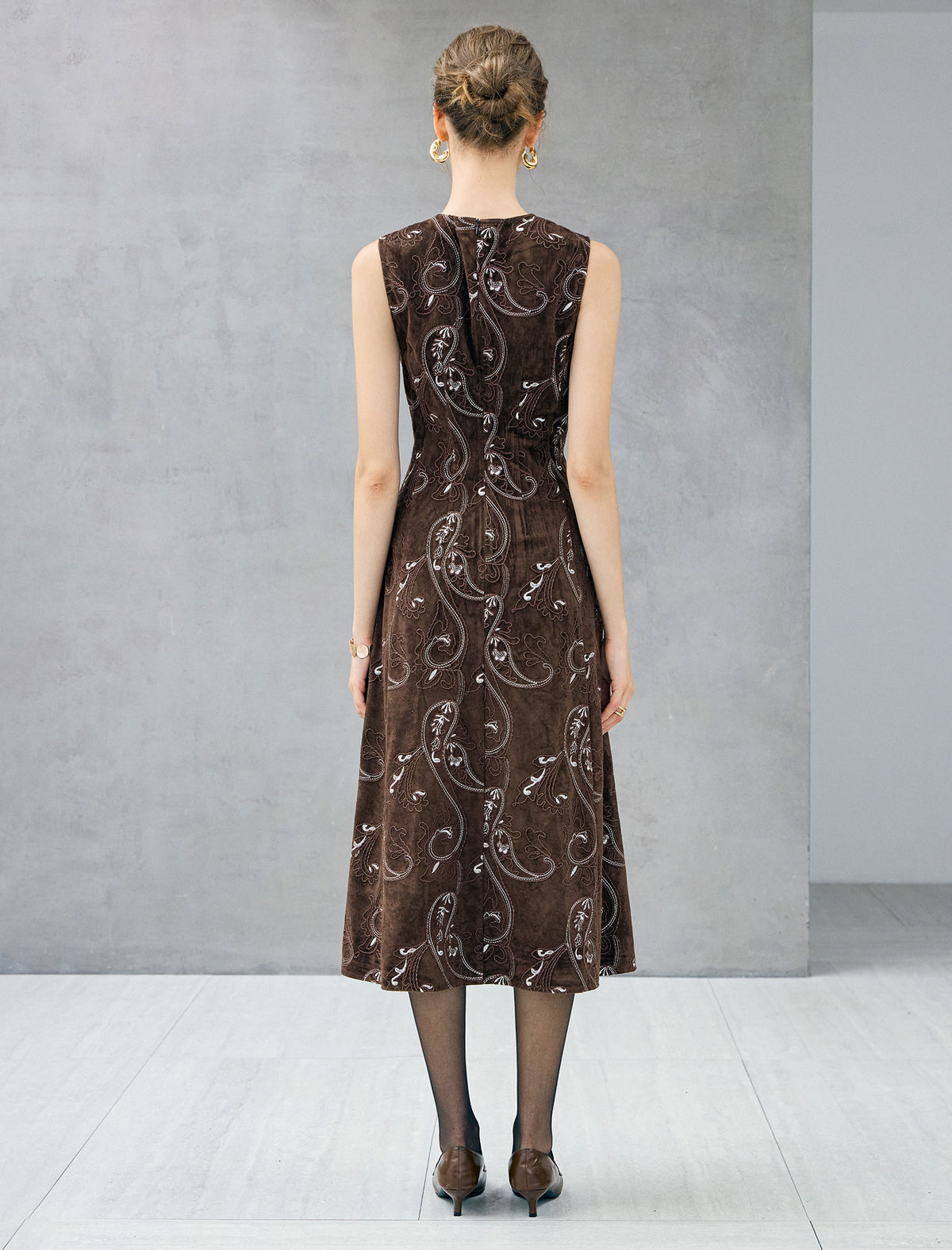 Embroidered Paisley Crewneck Sleeveless A-Line Midi Dress