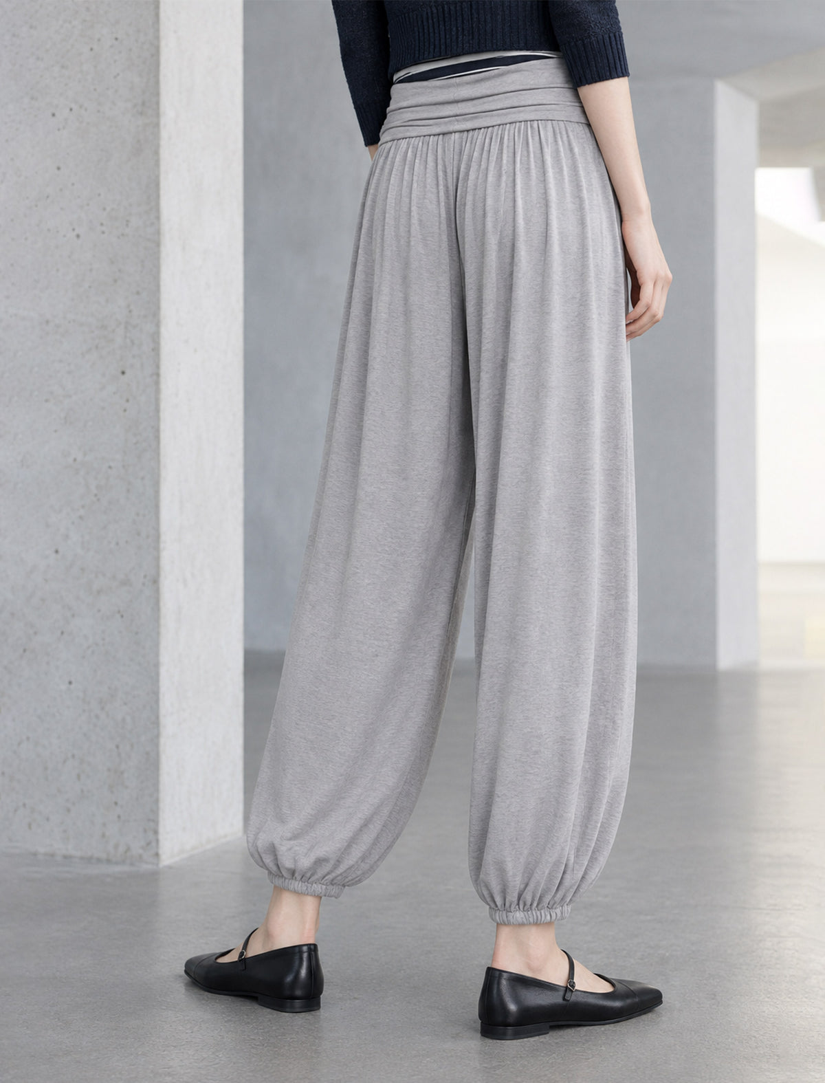 Draped Wool-Blend Ruched Waistband Lantern Pants