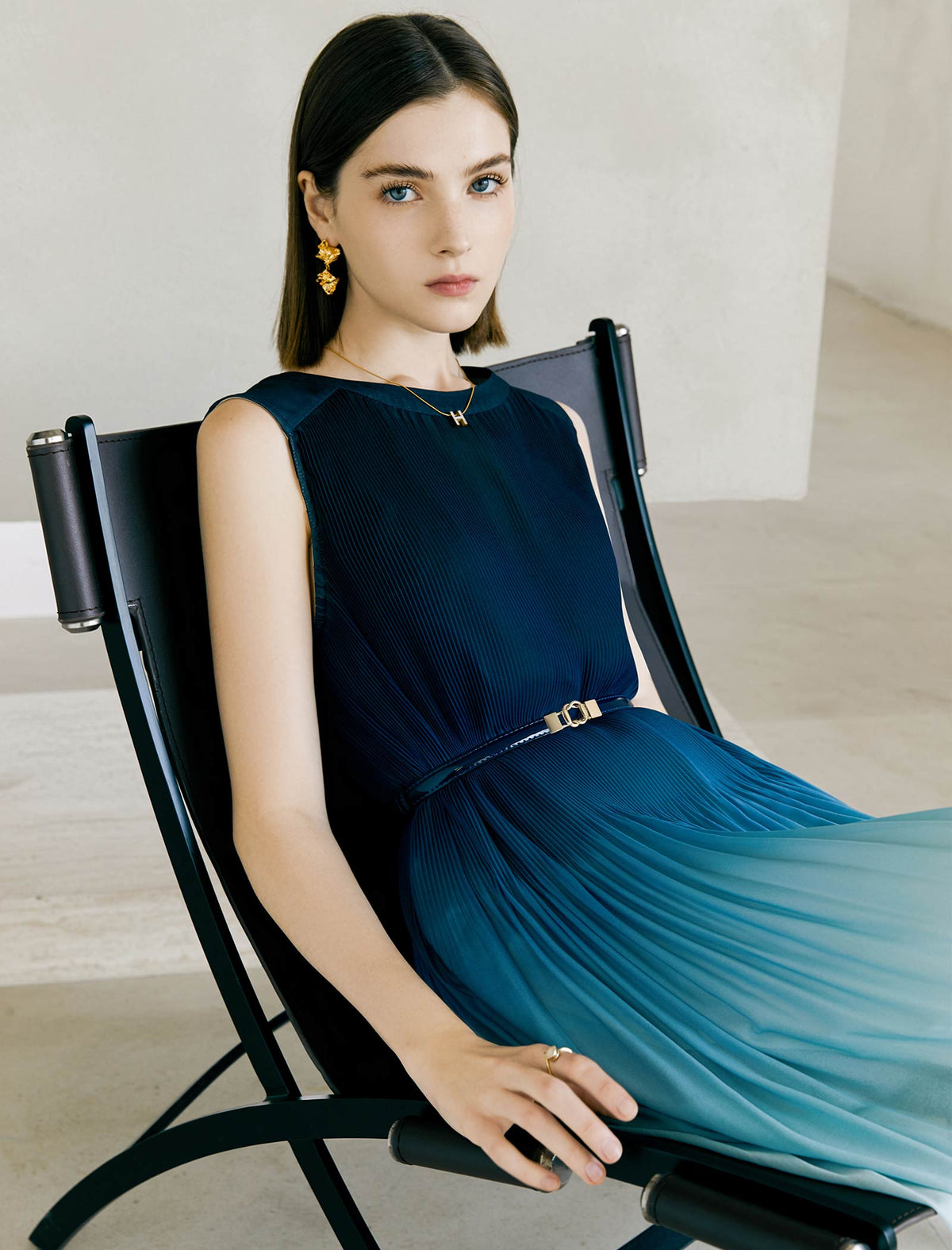 Gradient Blue Pleated Sleeveless Midi Dress