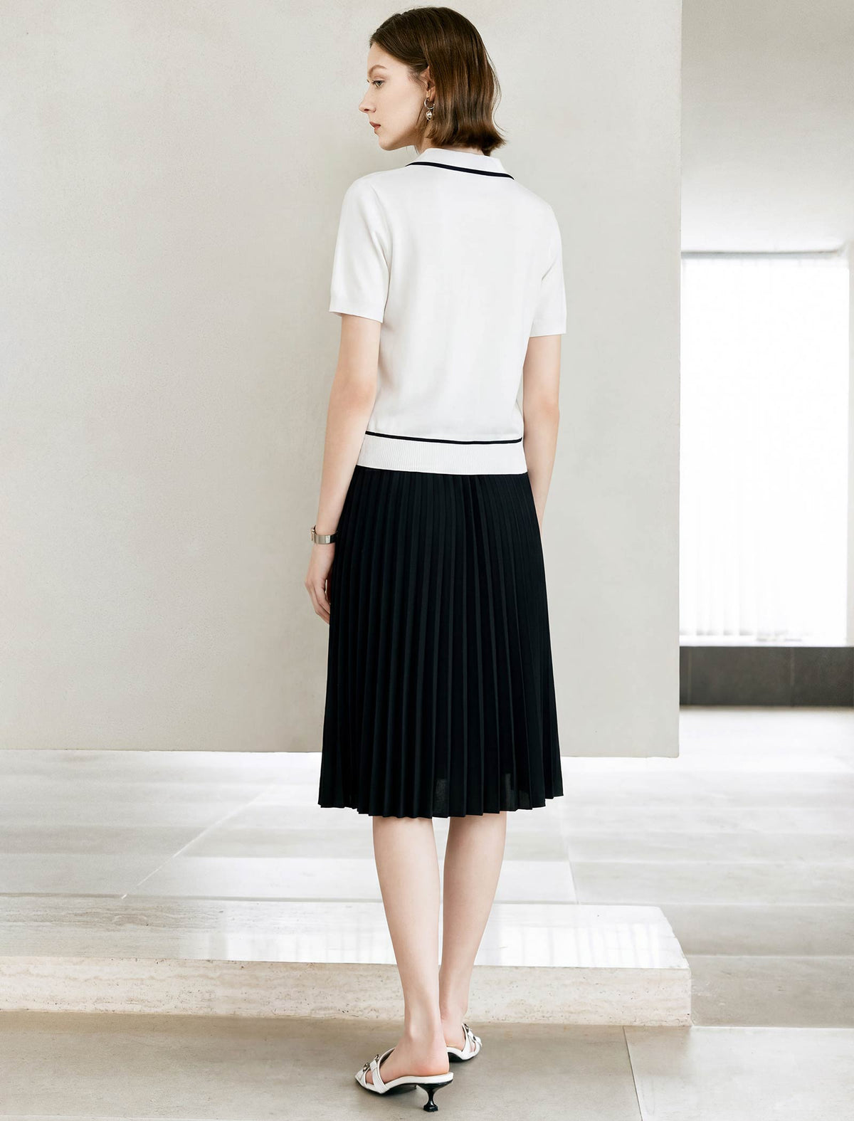 Black Trim Collared Short Sleeve Knit Top