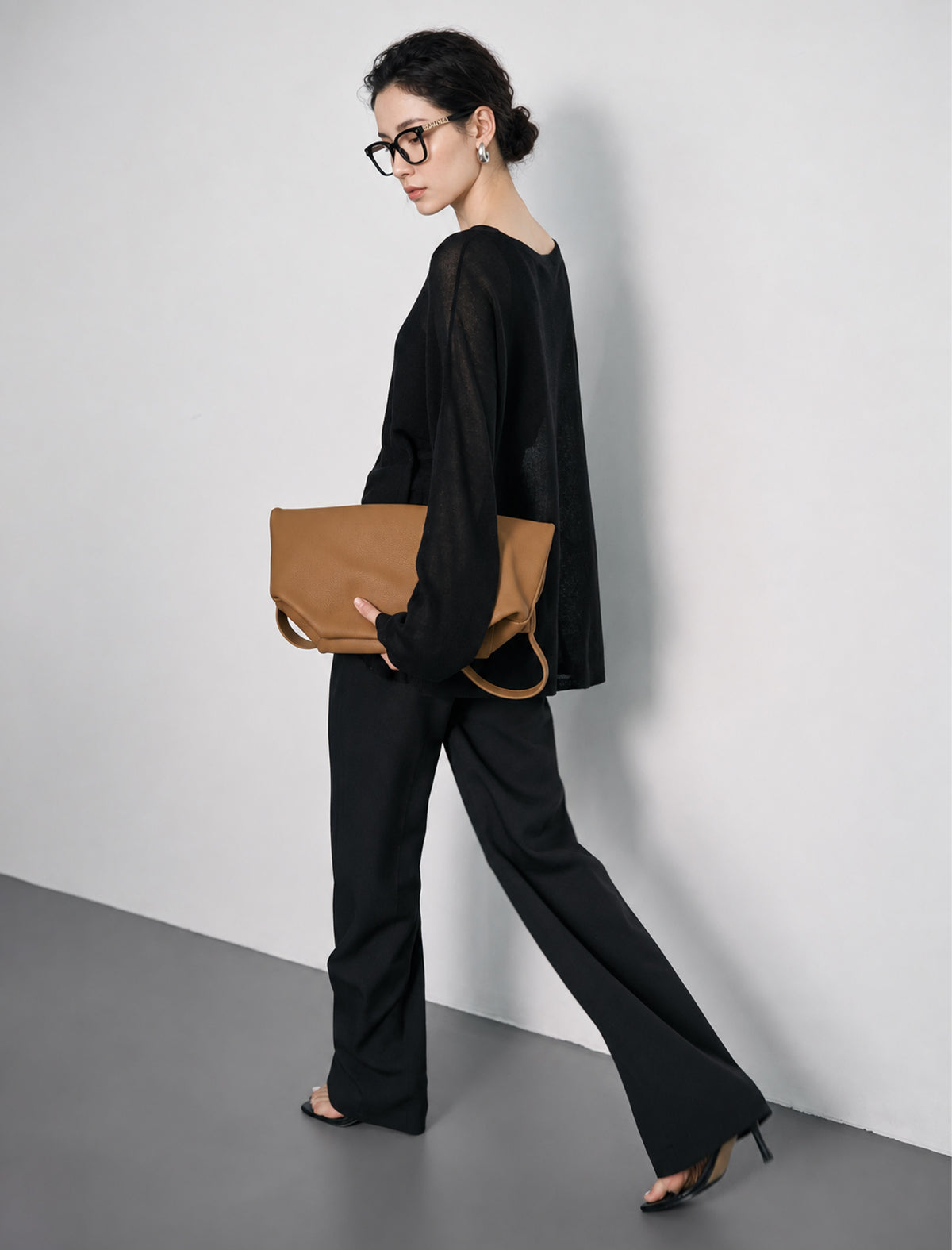 Loose-fitting long-sleeve knit top