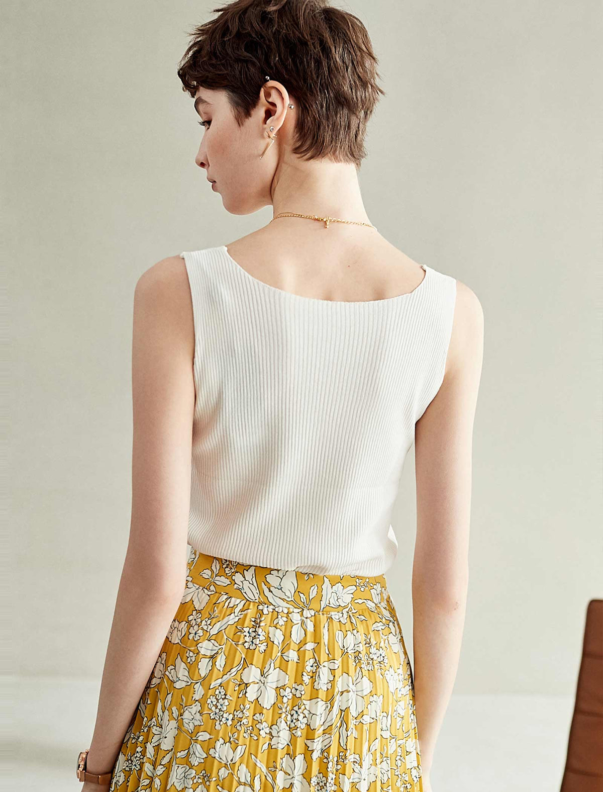 White Ribbed V-Neck Sleeveless Knit Tank Top