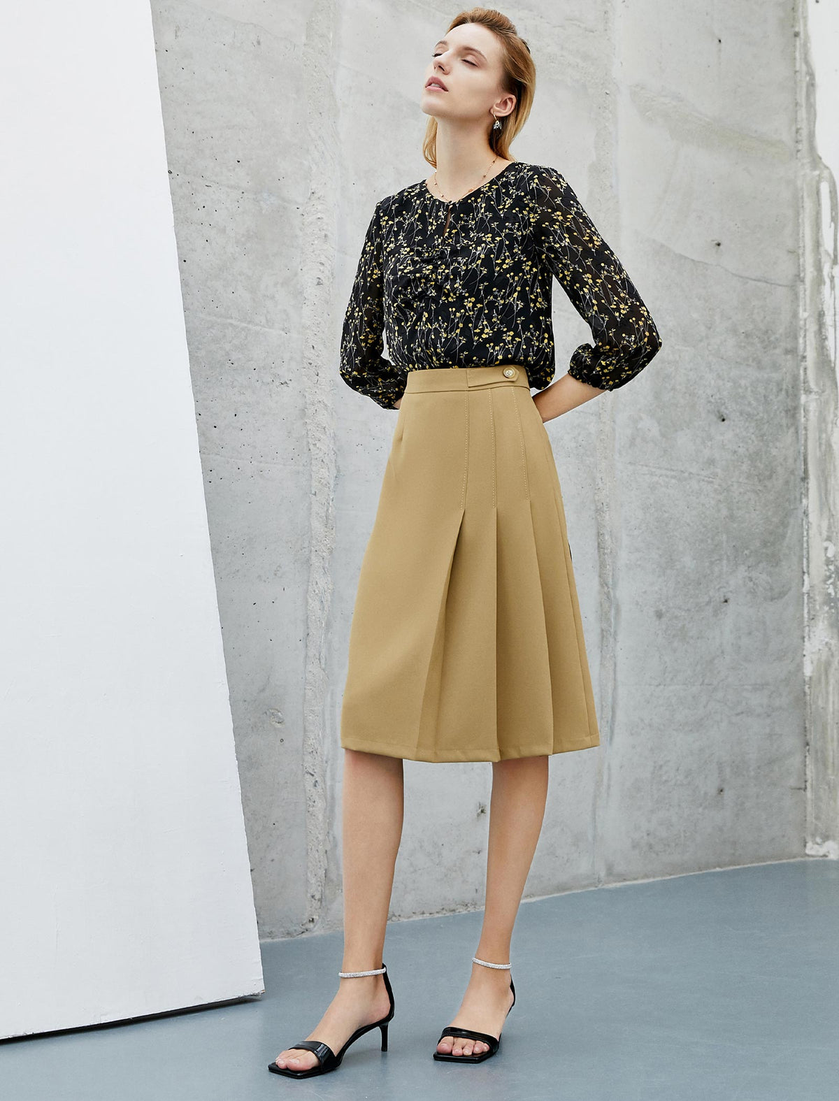 Asymmetric Solid Color Pleated Skirt